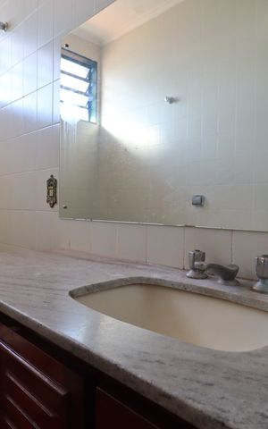 Casa para alugar com 400m², 4 quartos e 2 vagasBanheiro