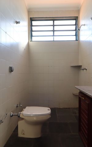 Casa para alugar com 400m², 4 quartos e 2 vagasBanheiro