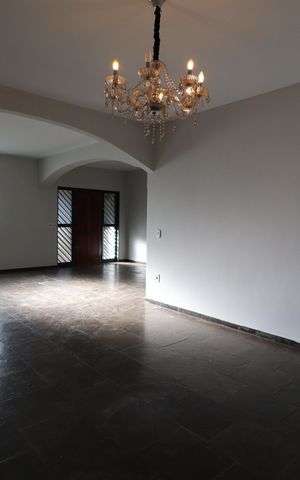 Casa para alugar com 400m², 4 quartos e 2 vagasSala