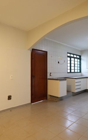 Casa para alugar com 400m², 4 quartos e 2 vagasCozinha