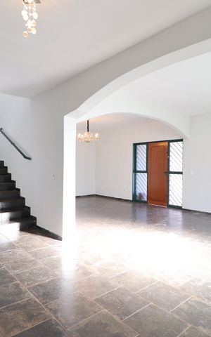 Casa para alugar com 400m², 4 quartos e 2 vagasSala