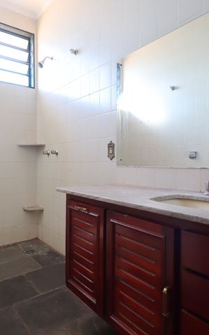 Casa para alugar com 400m², 4 quartos e 2 vagasBanheiro