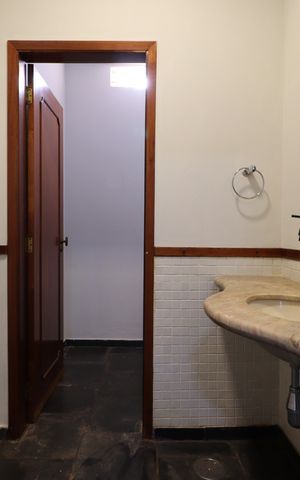 Casa para alugar com 400m², 4 quartos e 2 vagasLavabo