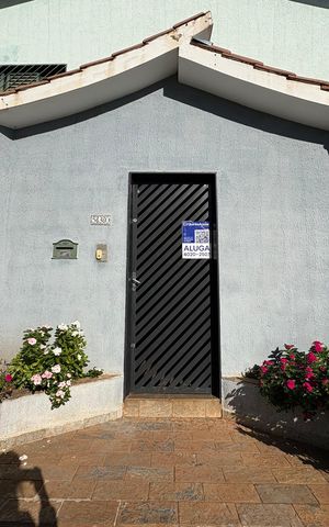 Casa para alugar com 400m², 4 quartos e 2 vagas Casa para alugar com 400m², 4 quartos e 2 vagasFachada