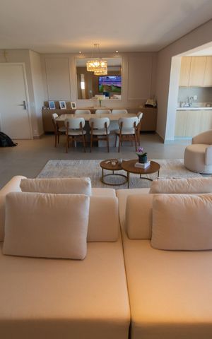 Apartamento à venda com 140m², 3 quartos e 3 vagas Apartamento à venda com 140m², 3 quartos e 3 vagasSala