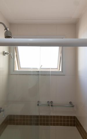 Apartamento à venda com 140m², 3 quartos e 3 vagas Apartamento à venda com 140m², 3 quartos e 3 vagasBanheiro Suíte 1