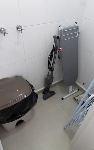 Apartamento à venda com 140m², 3 quartos e 3 vagas Apartamento à venda com 140m², 3 quartos e 3 vagasBanheiro Área de Serviço