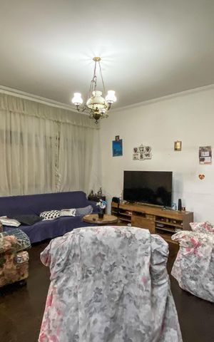 Casa à venda com 350m², 3 quartos e 4 vagas Casa à venda com 350m², 3 quartos e 4 vagasSala