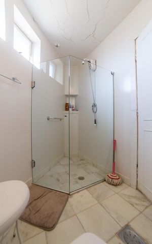 Apartamento à venda com 450m², 6 quartos e 2 vagas Apartamento à venda com 450m², 6 quartos e 2 vagasBanheiro da Suíte 1