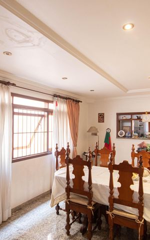 Casa de condomínio à venda com 405m², 6 quartos e 8 vagas Casa de condomínio à venda com 405m², 6 quartos e 8 vagasSala de Jantar