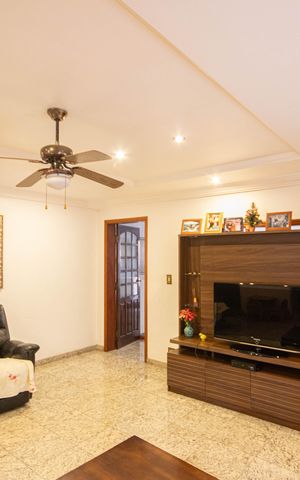 Casa de condomínio à venda com 405m², 6 quartos e 8 vagas Casa de condomínio à venda com 405m², 6 quartos e 8 vagasSala 2
