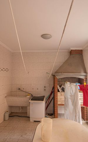 Casa de condomínio à venda com 405m², 6 quartos e 8 vagas Casa de condomínio à venda com 405m², 6 quartos e 8 vagasÁrea de Serviço
