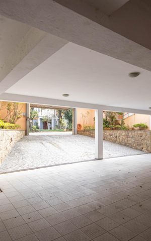 Casa de condomínio à venda com 405m², 6 quartos e 8 vagas Casa de condomínio à venda com 405m², 6 quartos e 8 vagasGaragem
