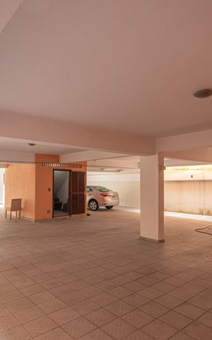 Casa de condomínio à venda com 405m², 6 quartos e 8 vagas Casa de condomínio à venda com 405m², 6 quartos e 8 vagasGaragem