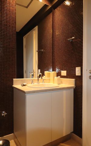 Apartamento à venda com 260m², 3 quartos e 4 vagasBanheiro do Closet da suíte 1