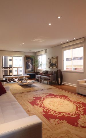 Apartamento à venda com 260m², 3 quartos e 4 vagasSala