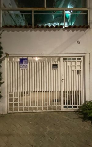 Casa à venda com 290m², 2 quartos e 4 vagas Casa à venda com 290m², 2 quartos e 4 vagasFachada