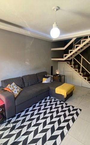 Casa à venda com 75m², 2 quartos e 1 vaga Casa à venda com 75m², 2 quartos e 1 vagaSala