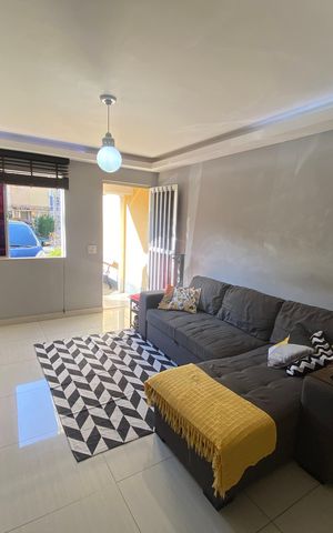 Casa à venda com 75m², 2 quartos e 1 vaga Casa à venda com 75m², 2 quartos e 1 vagaSala