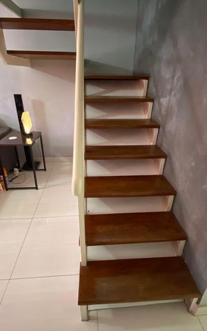 Casa à venda com 75m², 2 quartos e 1 vaga Casa à venda com 75m², 2 quartos e 1 vagaEscada Segundo Andar