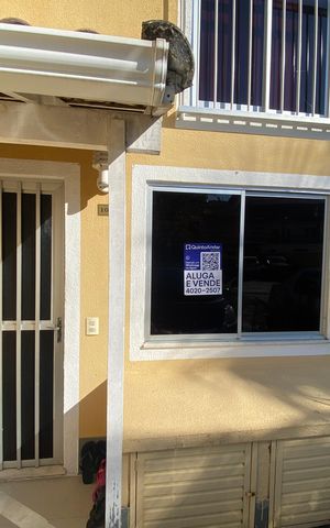 Casa à venda com 75m², 2 quartos e 1 vaga Casa à venda com 75m², 2 quartos e 1 vagaFachada