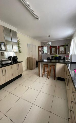 Casa à venda com 100m², 3 quartos e 2 vagas Casa à venda com 100m², 3 quartos e 2 vagasCozinha