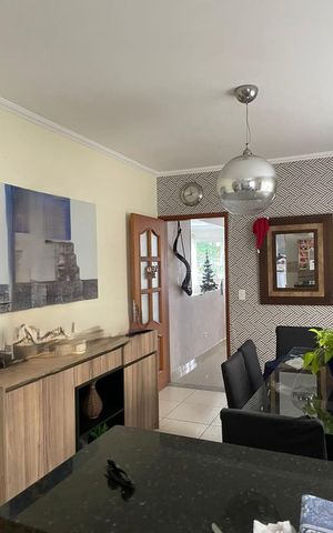 Casa à venda com 100m², 3 quartos e 2 vagas Casa à venda com 100m², 3 quartos e 2 vagasSala