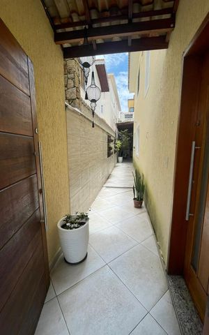 Casa à venda com 100m², 3 quartos e 2 vagas Casa à venda com 100m², 3 quartos e 2 vagasÁrea Externa