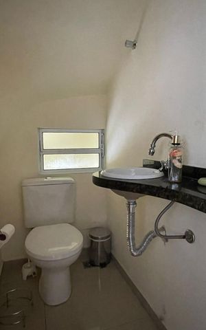 Casa à venda com 100m², 3 quartos e 2 vagas Casa à venda com 100m², 3 quartos e 2 vagasBanheiro