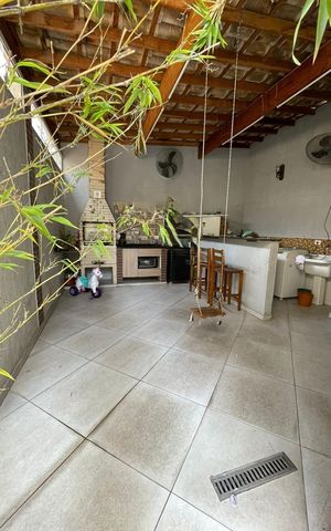 Casa à venda com 100m², 3 quartos e 2 vagas Casa à venda com 100m², 3 quartos e 2 vagasÁrea Externa