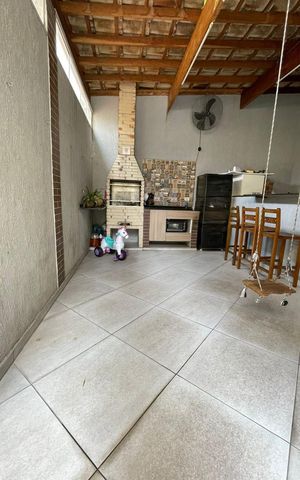 Casa à venda com 100m², 3 quartos e 2 vagas Casa à venda com 100m², 3 quartos e 2 vagasÁrea Externa