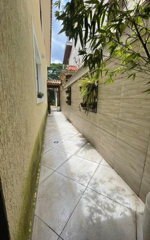 Casa à venda com 100m², 3 quartos e 2 vagas Casa à venda com 100m², 3 quartos e 2 vagasÁrea Externa