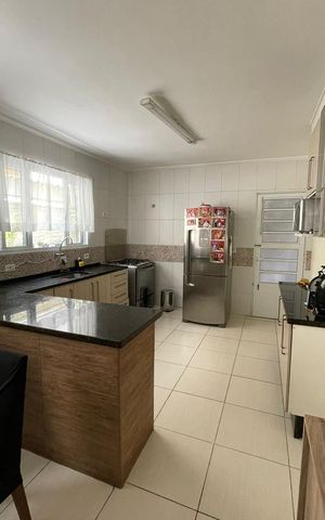 Casa à venda com 100m², 3 quartos e 2 vagas Casa à venda com 100m², 3 quartos e 2 vagasCozinha