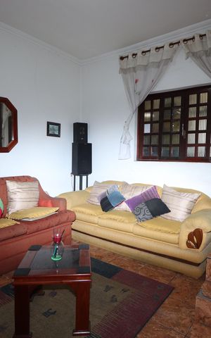 Casa à venda com 160m², 3 quartos e 3 vagasSala