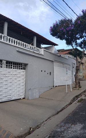 Casa para alugar com 180m², 3 quartos e 2 vagas Casa para alugar com 180m², 3 quartos e 2 vagasFachada
