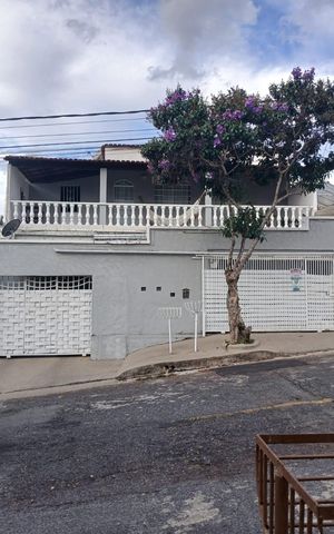 Casa para alugar com 180m², 3 quartos e 2 vagas Casa para alugar com 180m², 3 quartos e 2 vagasFachada