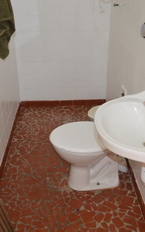 Casa de condomínio à venda com 110m², 3 quartos e 2 vagasBanheiro de Serviço