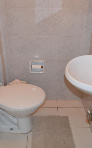 Casa de condomínio à venda com 110m², 3 quartos e 2 vagasLavabo