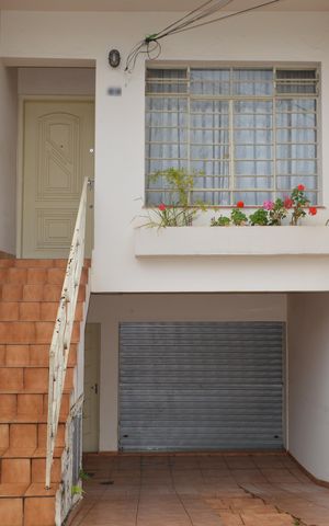 Casa de condomínio à venda com 110m², 3 quartos e 2 vagas Casa de condomínio à venda com 110m², 3 quartos e 2 vagasFachada