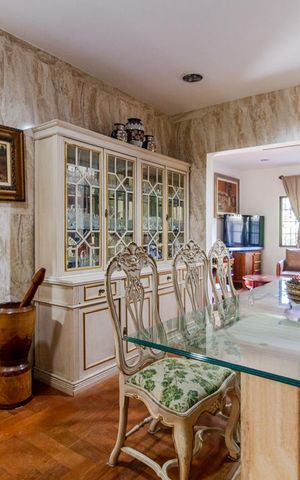 Casa à venda com 220m², 3 quartos e 2 vagasSala
