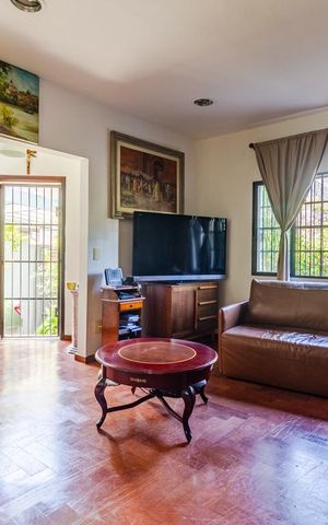Casa à venda com 220m², 3 quartos e 2 vagasSala