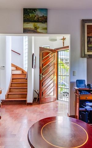 Casa à venda com 220m², 3 quartos e 2 vagasSala