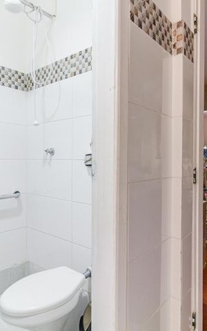 Casa à venda com 220m², 3 quartos e 2 vagasLavabo