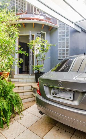 Casa à venda com 220m², 3 quartos e 2 vagasGaragem