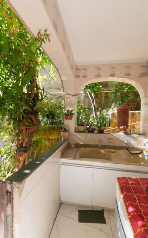 Casa à venda com 420m², 4 quartos e 4 vagas Casa à venda com 420m², 4 quartos e 4 vagasÁrea de Serviço
