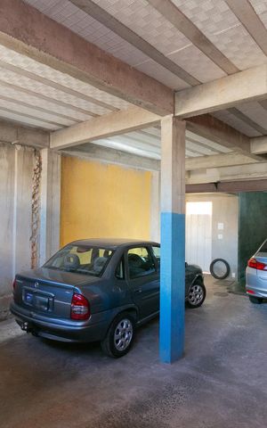 Casa à venda com 420m², 4 quartos e 4 vagas Casa à venda com 420m², 4 quartos e 4 vagasGaragem