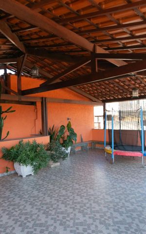 Casa à venda com 420m², 4 quartos e 4 vagas Casa à venda com 420m², 4 quartos e 4 vagasTerraço