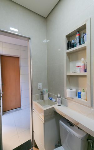 Casa à venda com 420m², 4 quartos e 4 vagas Casa à venda com 420m², 4 quartos e 4 vagasBanheiro 2