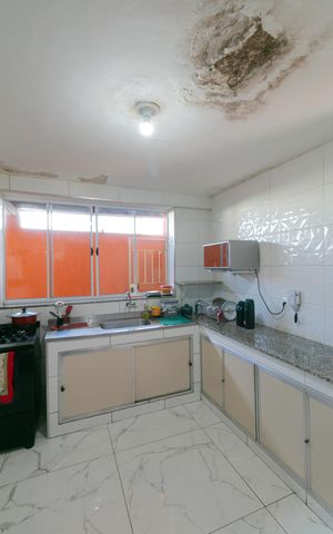 Casa à venda com 420m², 4 quartos e 4 vagas Casa à venda com 420m², 4 quartos e 4 vagasCozinha