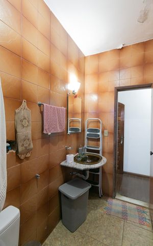 Casa à venda com 420m², 4 quartos e 4 vagas Casa à venda com 420m², 4 quartos e 4 vagasBanheiro da Suíte